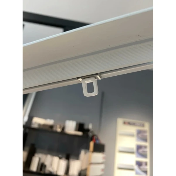 Стопор до однорядного карнизу прихованого монтажу білий/чорний 1шт. KPM172-53-st - Фото 3