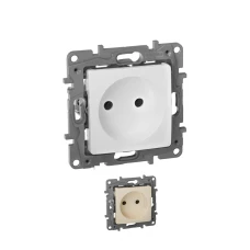 Розетка без заземлення Etika Legrand
