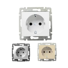 Розетка з заземленням і захисними шторками та гвинтовим затискачем Valena Classic Legrand