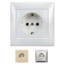 Розетка із заземленням і рамкою Valena Classic Legrand