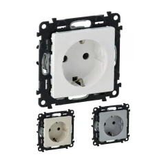 Розетка із заземленням Valena Life Legrand